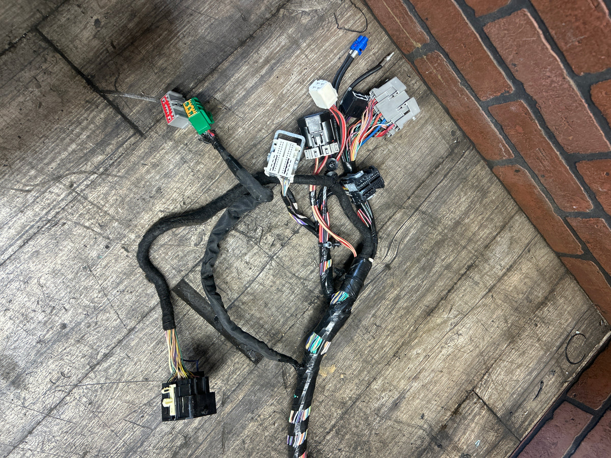 2019 Dodge Charger Hellcat Body Wiring Harness W/ Fuse Box 68384050AE OEM