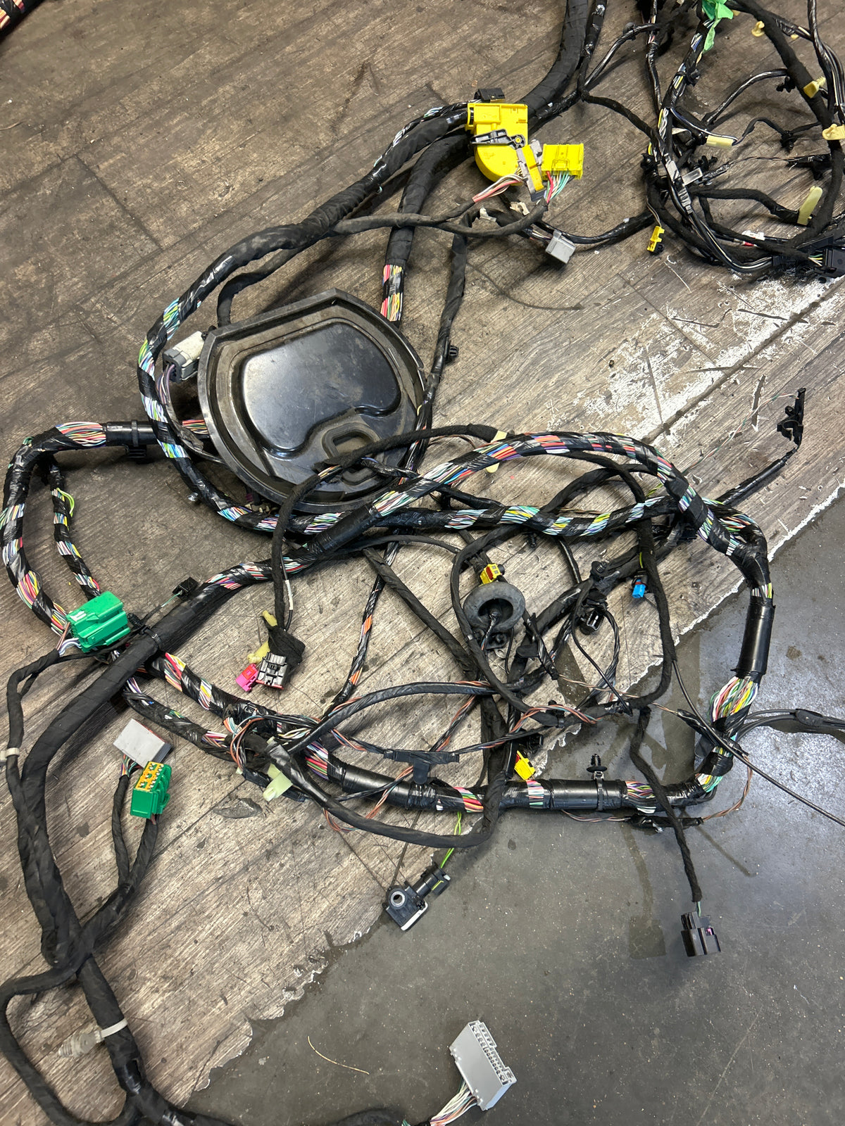 2019 Dodge Charger Hellcat Body Wiring Harness W/ Fuse Box 68384050AE OEM