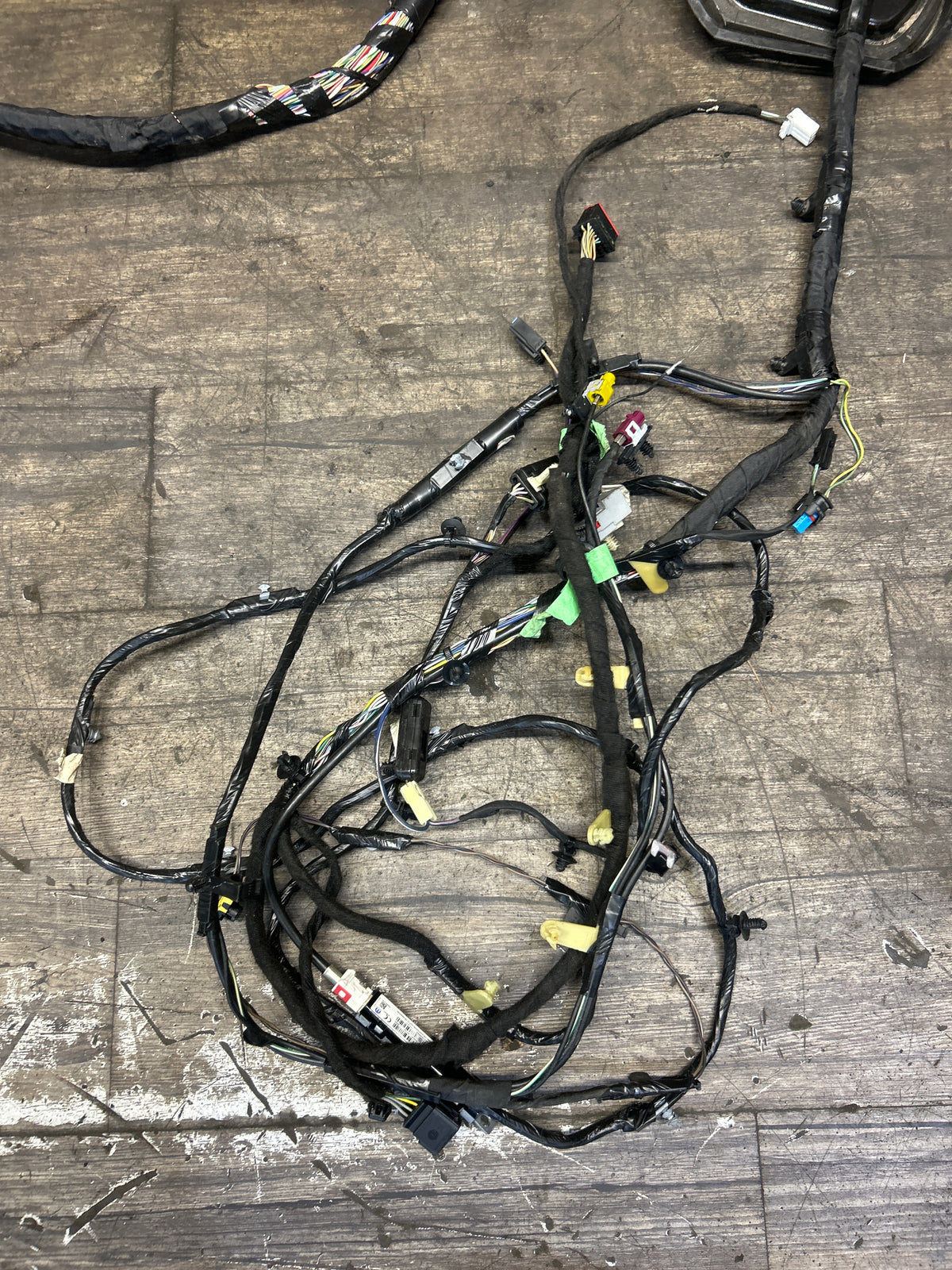 2019 Dodge Charger Hellcat Body Wiring Harness W/ Fuse Box 68384050AE OEM