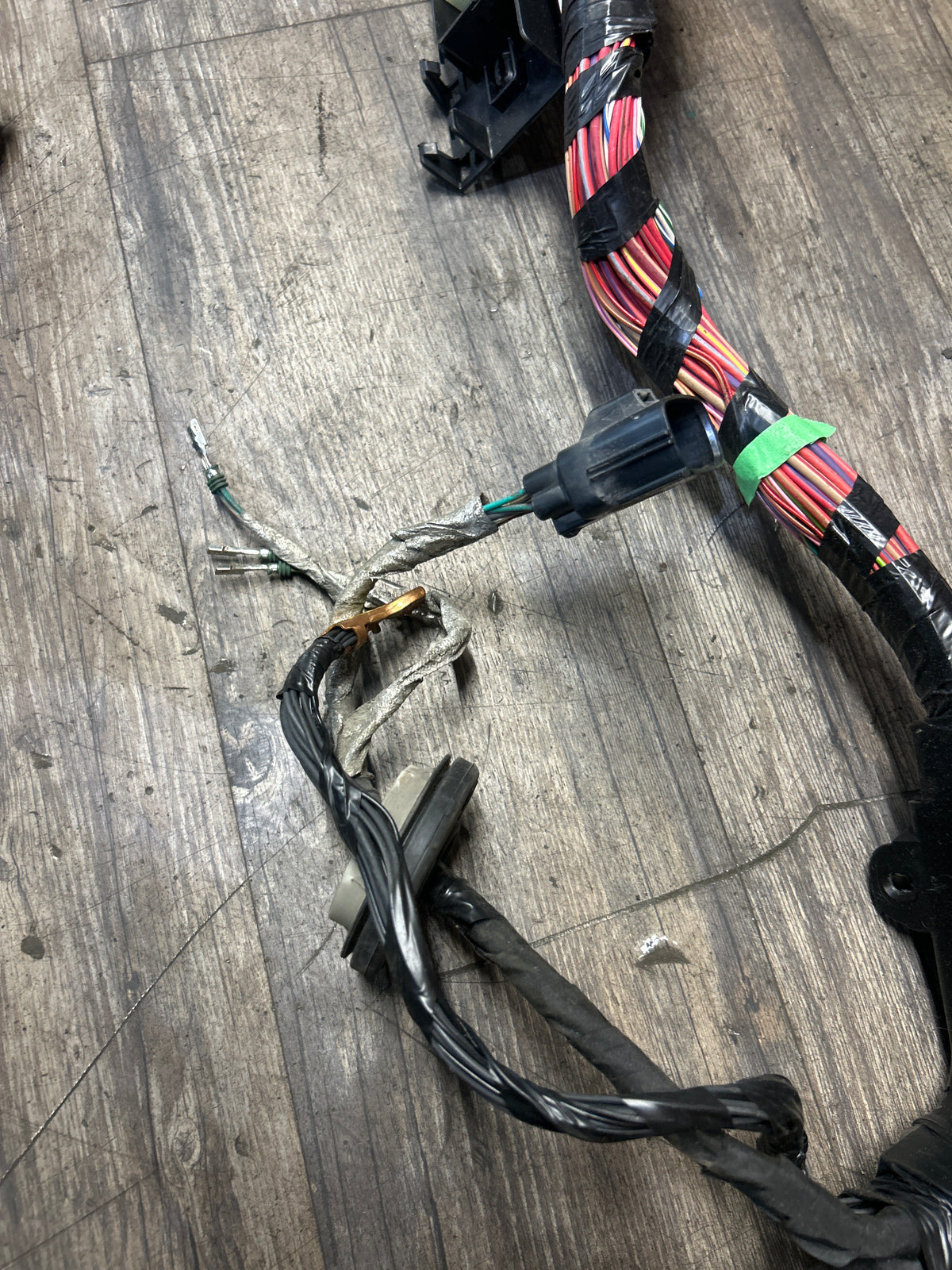 2019 Dodge Charger Hellcat Body Wiring Harness W/ Fuse Box 68384050AE OEM