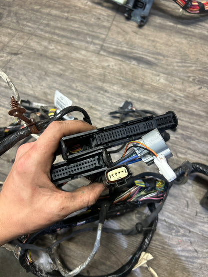 2019 Dodge Charger Hellcat Body Wiring Harness W/ Fuse Box 68384050AE OEM