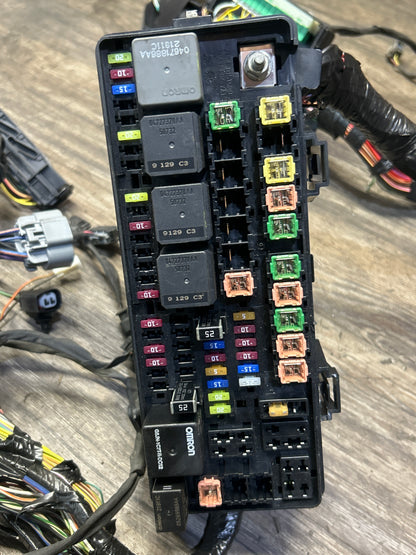 2019 Dodge Charger Hellcat Body Wiring Harness W/ Fuse Box 68384050AE OEM